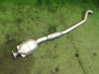ท่อไอเสียท่อนกลาง SUBARU LEGACY OEM 44200AE001 BH5 2001 EJ202