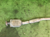 ท่อไอเสียท่อนกลาง SUBARU LEGACY OEM 44200AE001 BH5 2001 EJ202