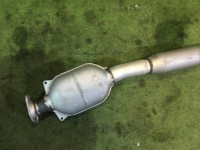 ท่อไอเสียท่อนกลาง SUBARU LEGACY OEM 44200AE001 BH5 2001 EJ202