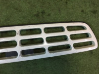 Решетка радиатора SUBARU LANCASTER OEM 91121AE260 BHE 2002 white pearl 07C