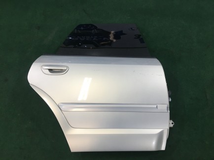 ประตูหลังขวา 60409AG0409P 60409AG0419P SUBARU OUTBACK