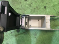 Guantera y reposabrazos SUBARU LANCASTER OEM 92111AE010AD BHE 2001 Green 1U7