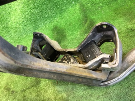 手动变速箱托梁 SUBARU GRAND WAGON OEM 41021AC370 41021AC330 41021AC470 BG9 1998 EJ25DD