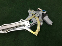 Elevalunas trasero izquierdo SUBARU OUTBACK OEM 62188AG010 62188AG011 BP9 2004