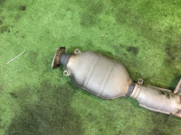 ท่อไอเสียท่อนกลาง SUBARU LANCASTER OEM 44200AE050 BH9 1998 EJ254