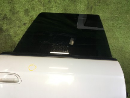 Porta traseira direita SUBARU LEGACY OEM 60400AE120 62280AE000 BH5 1998 Whait 51E