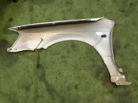 บังโคลนหน้าขวา SUBARU LEGACY OEM 57120AE000 BH5 1998 Whait 51E