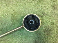 Soporte superior de la caja SUBARU LEGACY OEM 41041GA391 BD9 1997 EJ25D