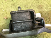 ยางแท่นเครื่องขวา SUBARU LEGACY OEM 41022FA000 BD9 1997 EJ25D