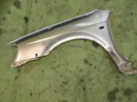 Aleta delantera derecha SUBARU LANCASTER OEM 57120AE021 BHE BH9 2001 Silver 1U2