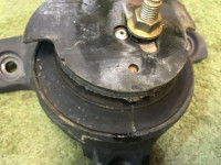 ยางแท่นเครื่องซ้าย SUBARU LANCASTER OEM 41022AE110 BHE BEE 2001 EZ30
