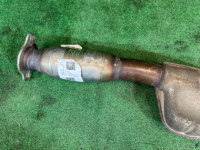 ท่อไอเสียท่อนกลาง SUBARU LANCASTER OEM 44200AE080 BHE 2001 EZ30
