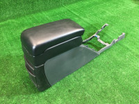ช่องเก็บของและที่วางแขน высокий 64231AE260ML SUBARU LANCASTER