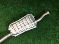 ท่อไอเสียท่อนกลาง SUBARU OUTBACK OEM 44200AG050 BPE BLE 2004 EZ30