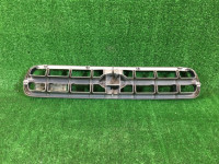Решетка радиатора SUBARU LANCASTER OEM 91121AE190 BHE BH9 2000 beige 8L5