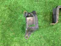 Rear stabilizer bar bracket SUBARU GRAND WAGON OEM 20520AC000, 20520AC010 BG9 1996 green 5V5