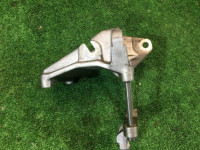エアコンコンプレッサーブラケット SUBARU LANCASTER OEM 23950AA001 BHE 2000 beige 8L5