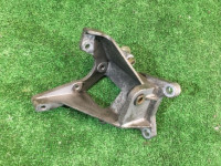 ขายึดปั๊มพวงมาลัยเพาเวอร์ SUBARU LANCASTER OEM 22870AA042 BHE 2000 EZ30