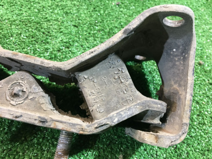 Подушка МКПП SUBARU LEGACY OEM 41022AC180 BD5 BG5 1998 EJ20R