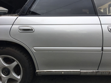 Porta traseira direita SUBARU LEGACY OEM 61400AC300, 63210AC200NA BG5 BG9 1997 silver 406