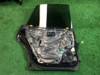 Porta traseira esquerda SUBARU LEGACY B4 OEM 60400AE250 BE5 BE9 BEE 1999 black 88H