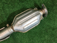 ท่อไอเสียท่อนกลาง SUBARU LEGACY B4 OEM 44200AE050 BE9 BH9 2001 EJ254
