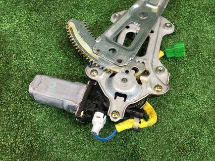 Elevalunas trasero izquierdo SUBARU LEGACY B4 OEM 62188AE010, 62222AE010 BEE BE9 BE5 2002
