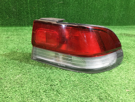 ไฟท้ายขวา 84201AC000 SUBARU LEGACY
