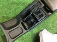 Porta-luvas e apoio de braço SUBARU LANCASTER OEM 92111AE010AC, 66150AE020ML, 92132AE000ML BH9 BH5 BHE BE5 BE9 BEE 2001 grey 1U2