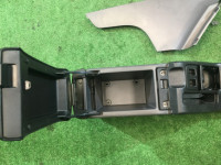 Porta-luvas e apoio de braço SUBARU LANCASTER OEM 92111AE010AC, 66150AE020ML, 92132AE000ML BH9 BH5 BHE BE5 BE9 BEE 2001 grey 1U2