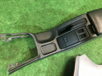 Porta-luvas e apoio de braço SUBARU LANCASTER OEM 92111AE010AC, 66150AE020ML, 92132AE000ML BH9 BH5 BHE BE5 BE9 BEE 2001 grey 1U2