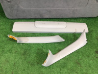 バックドアトリム SUBARU LANCASTER OEM 94320AE011AC BH9 BHE BH5 2001 grey 1U2