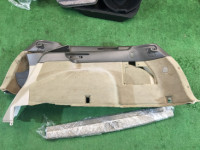 Tapizado del maletero SUBARU LANCASTER OEM 94047AE020AD, 94047AE030AD, 95066AE030GG, 95066AE020GG BHE BH9 BH5 2000 Beige 8L5