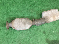 ท่อไอเสียท่อนกลาง SUBARU LANCASTER OEM 44200AE050 BH9 BE9 1999 EJ254