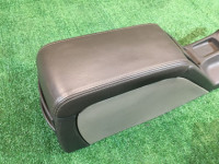 Бардачок подлокотник кожа SUBARU LANCASTER OEM 92111AE030AD, 66150AE020DG, 92132AE000DG BH9 BHE BH5 1998 beige 8L5