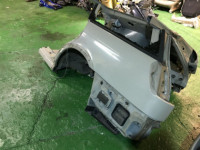 Guarda-lamas traseiro esquerdo SUBARU LANCASTER OEM 51410AE170 BHE BH9 1998 beige 8L5