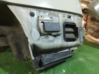 Guarda-lamas traseiro esquerdo SUBARU LANCASTER OEM 51410AE170 BHE BH9 1998 beige 8L5