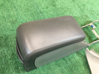 手套箱与扶手 кожа SUBARU LANCASTER OEM 92111AE030AD BHE BH9 BH5 2000 white 07C