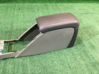 手套箱与扶手 кожа SUBARU LANCASTER OEM 92111AE030AD BHE BH9 BH5 2000 white 07C