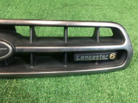 フロントグリル SUBARU LANCASTER OEM 91121AE190 BHE BH9 2000 white 07C