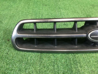 フロントグリル SUBARU LANCASTER OEM 91121AE190 BHE BH9 2000 white 07C