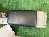 グローブボックス・アームレスト высокий SUBARU FORESTER OEM 92173SA000ND, 92113FE100ND, 92114SA040ND, 92136FE000ND SG5 SG9 SG 2005 48W