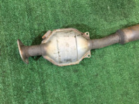 ท่อไอเสียท่อนกลาง SUBARU FORESTER OEM 44200FE180 SG5 2003 EJ202