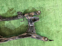 Travesaño trasero SUBARU LEGACY OEM 20152AG000 BLE BPE BP5 BL5 BP9 2004 EZ30