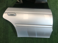 Puerta trasera derecha SUBARU LEGACY OEM 61400AC300 BG5 BG9 1997 Silver 406