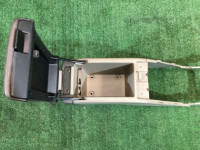 Guantera y reposabrazos SUBARU LANCASTER OEM 92111AE010AD BH9 2000 Silver 9G9
