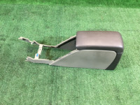 Guantera y reposabrazos SUBARU LANCASTER OEM 92111AE010AD BH9 2000 Silver 9G9