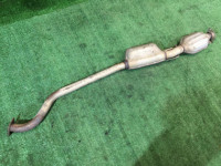 ท่อไอเสียท่อนกลาง SUBARU LANCASTER OEM 44200AE050 BH9 BE9 2000 EJ254