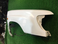 Guarda-lamas dianteiro direito SUBARU FORESTER OEM 57120FC000 SF5 SF9 SF 2000 white 51E