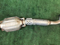 ท่อไอเสียท่อนกลาง SUBARU FORESTER OEM 44200FA020 44221AA051 SF9, SF5 2000 EJ254